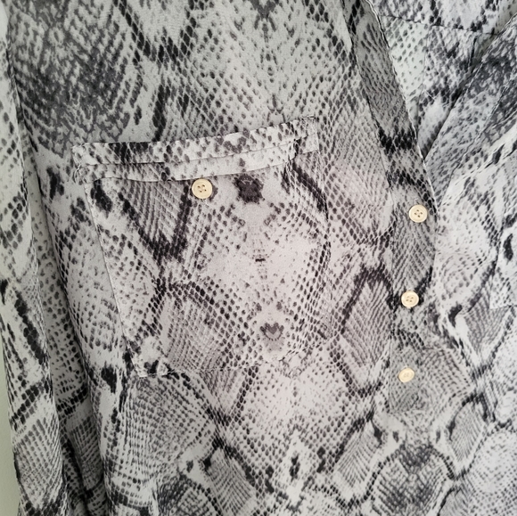 Apt. 9 Large Snakeprint Chiffon Henley Roll Tab Blouse Top Shirt Gray - Picture 6 of 13